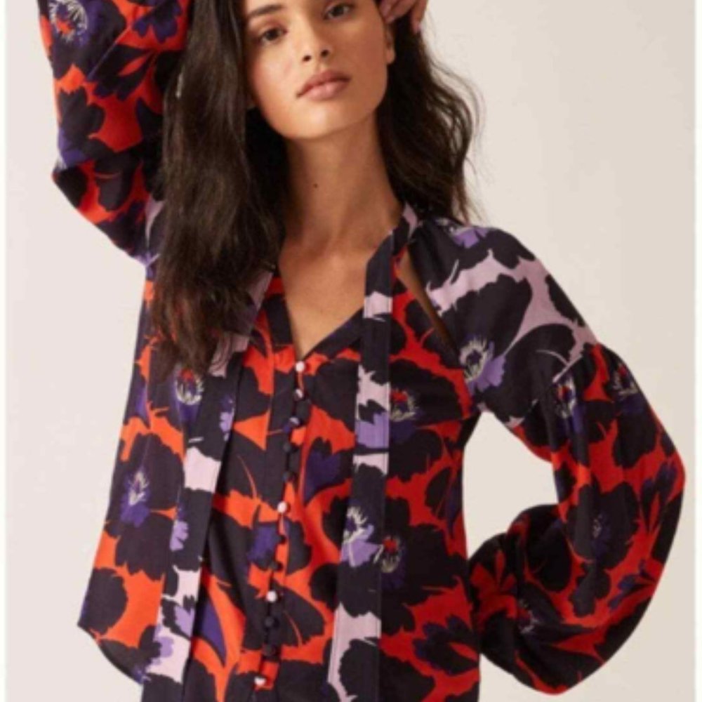 Gorgeous Silk Cutout full length sleeve blouse